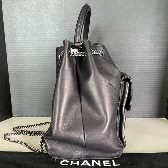 Black classic Chanel Calfskin Stitched Medium Luxury Drawstring Backpack - Picture 4 of 16